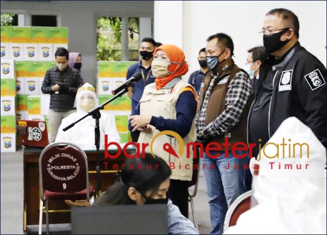 IKUTI ATURAN: Khofifah, jangan anggap remeh penyebaran PSBB di Surabaya yang masif. | Foto: Barometerjatim.com/ROY HS
