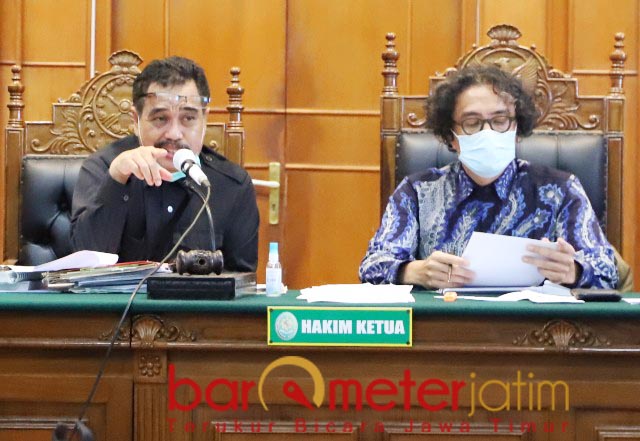 ASAS PERDAMAIAN: Hakim pengawas, PPH Sitorus (Kiri), ingatkan asas PKPU adalah perdamaian. | Foto: Barometerjatim.com/ROY HS