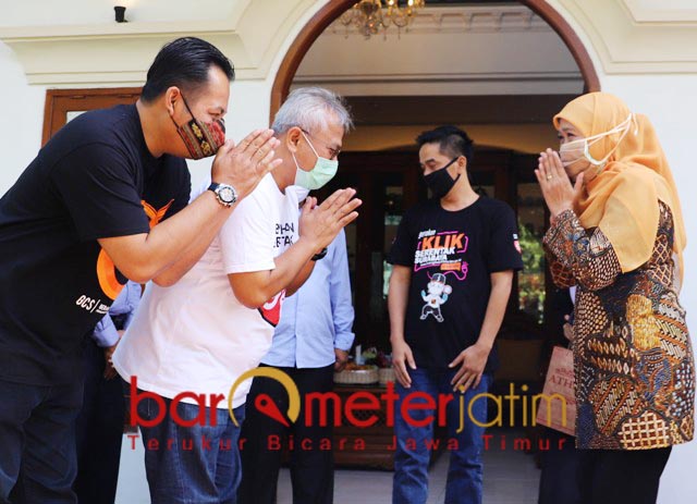 DAMPINGI COKLIT: Arief Budiman dan Choirul Anam pamit kepada Khofifah usai Coklit. | Foto: Barometerjatim.com/ROY HS