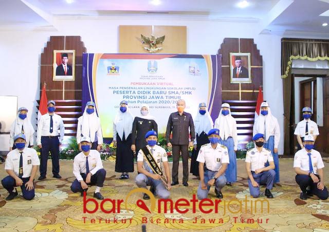 SEMANGAT JATIM: Khofifah, berharap siswa tetap semangat di tengah pandemi Corona. | Foto: Barometerjatim.com/ABDILLAH HR