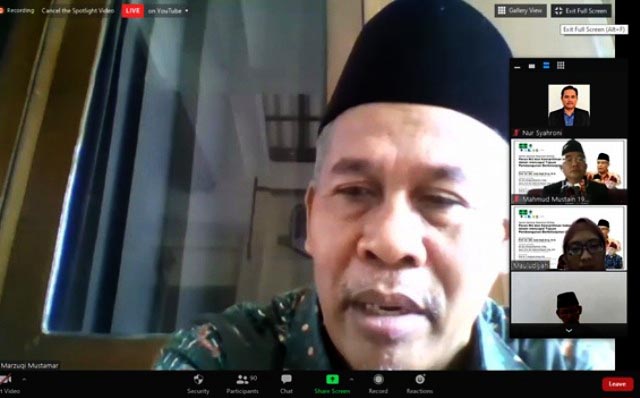 SEMINAR ONLINE: KH Marzuki Mustamar dalam seminar online terkait kemaritiman BKNU PWNU Jatim. | Foto: IST