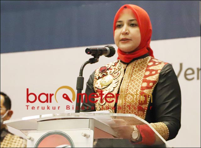 BEASISWA: Bupati Faida, salurkan miliaran beasiswa untuk mahasiswa dan hafidz/hafidzah Jember. | Foto: Barometerjatim.com/ROY HS