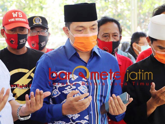 DITEMANI KUBU WHISNU: Gus Hans ditemani Bledek, elemen relawan Whisnu Sakti Buana di Pilwali Surabaya. | Foto: Barometerjatim.com/ROY HS