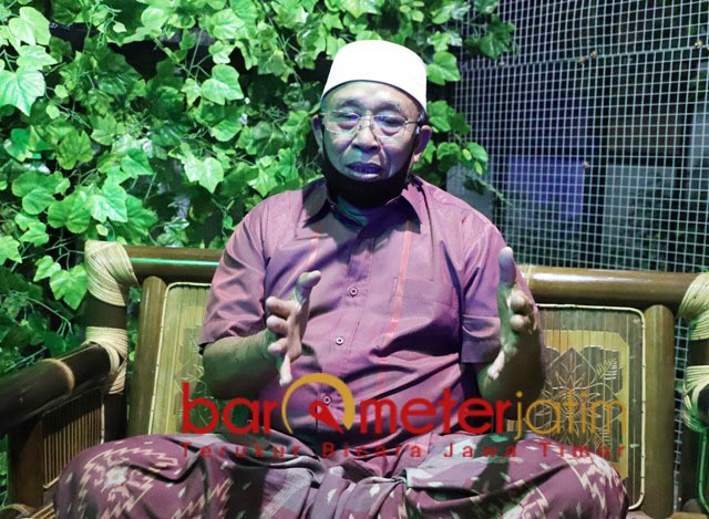 IDE KREATIF: Haji Masnuh, munculkan ide-ide kreatif agar karyawannya tetap berpenghasilan. | Foto: Barometerjatim.com/ROY