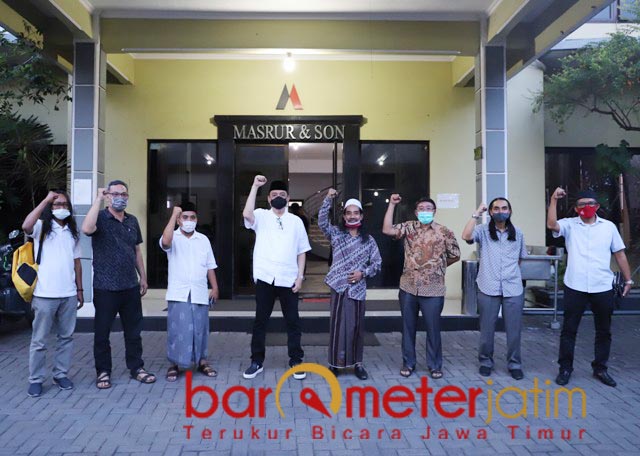 PILBUP SIDOARJO: Kelana Arilianto dan tim pemenangan, semangat menangi Pilbup Sidoarjo 2020. | Foto: Barometerjatim.com/ROY HS