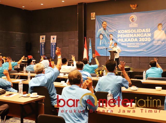 PILBUP SIDOARJO: Haji Masnuh dan kader Partai Gelora, satu suara menangkan Kelana-Astutik. | Foto: Barometerjatim.com/ROY HS