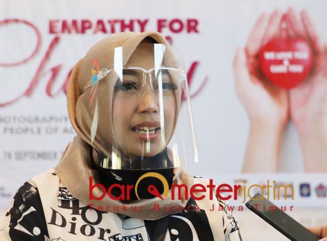 KEMANUSIAAN: Rosma Yuliani, Ladies Community hadir dengan program-program kemanusiaan. | Foto: Barometerjatim.com/ROY HS