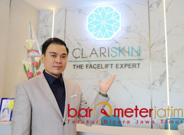 MATEMATIKA WAJAH: Dokter Junivan Lindra, usung matematika wajah untuk kecantikan di klinik Clariskin. | Foto: Barometerjatim.com/ROY HS