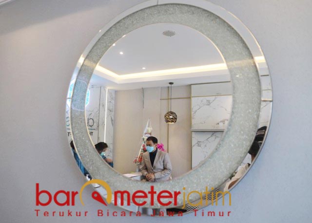 KUALITAS HIDUP PASIEN: Clariskin, memperbaiki kualitas hidup pasien dengan rahasia matematika wajah. | Foto: Barometerjatim.com/ROY HS