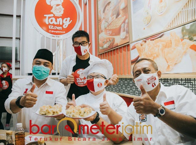 KULINER: Eri-Armuji, nikmati kuliner Surabaya bareng milenial dari beragam latar belakang. | Foto: Barometerjatim.com/ROY HS