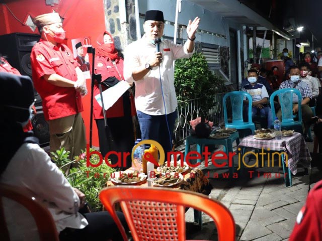 POSKO ERJI: Eri Cahyadi resmikan Posko pemenangan yang didirikan pengurus ranting PDIP Embong Kaliasin. | Foto: Barometerjatim.com/ROY HS