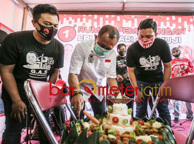 POSKO GAS: Fuad Benardi bersama GAS mendirikan posko pemenangan Eri Cahyadi-Armuji. | Foto: Barometerjatim.com/ROY
