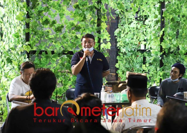 REUNI KOBRA: Haji Masnuh bersama veteran pasukan Kobra, semangat baja menangkan Kelana-Astutik. | Foto: Barometerjatim.com/ROY HS