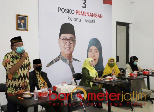 PACU PEREMPUAN NU: Haji Masnuh, bersama perempuan Muslimat NU menangkan Kelana-Astutik. | Foto: Barometerjatim.com/ROY HS