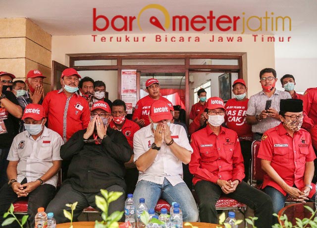 BANTENG TETAP BANTENG: Banteng lawas bersama pengurus DPC PDIP Surabaya, kompak menangkan Eri-Armuji. | Foto: Barometerjatim.com/ROY HS