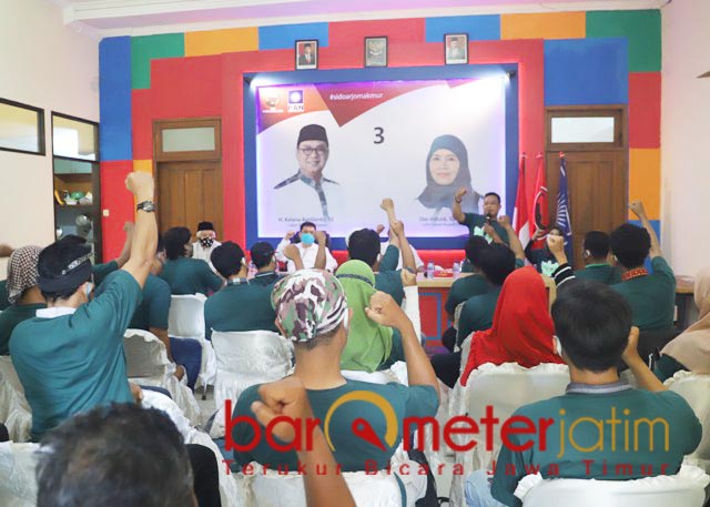 SEMANGAT BERKELAS: Semangat Sidorjo Muda Berkelas (SMB) siap menangkan Kelana-Astutik. | Foto: Barometerjatim.com/ROY HS