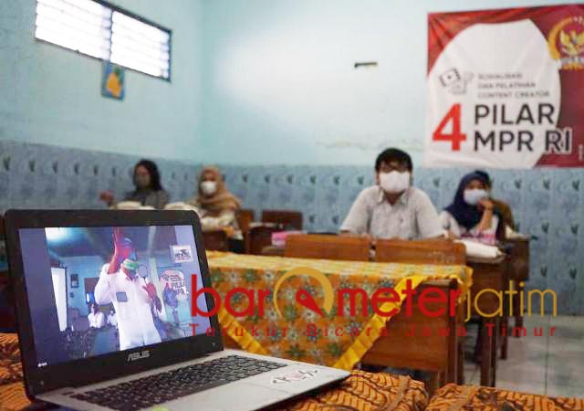 LEBIH MUDAH DIPAHAMI: Pelatihan content creator di SMK Wijaya Sukodono, Sidoarjo, Senin (16/11/2020).
