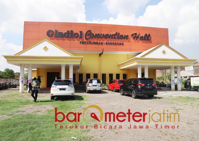 MEGAH: Selain Pasar Goib, BUMDes Pekarungan mengelola gedung serba guna Gladiol Convention Hall. | Foto: Barometerjatim.com/ROY HS