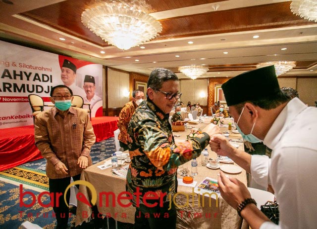 JUMPA PENGUSAHA: Hasto Kristiyanto bertemu Eri Cahyadi saat silaturahim dengan pengusaha. | Foto: Barometerjatim.com/ROY HS