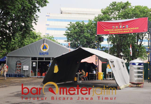 BUTUH BANTUAN APD: RS Lapangan, butuh bantuan APD di tengah pasien Covid-19 yang melonjak. | Foto: Barometerjatim.com/ROY HS