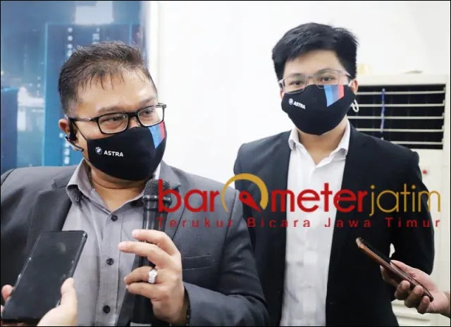 JAWAB KEBUTUHAN: Yopy Antonio (kiri), peluncuran New BMW X1 jawab kebutuhan akan kendaraan sebaguna. | Foto: Barometerjatim.com/ROY HS