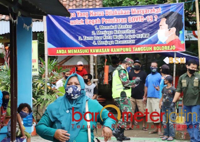 EMBRIO PPKM MIKRO: Kampung Tangguh, embrio PPKM skala mikro berbasis partisipasi warga. | Foto: Barometerjatim.com/ROY HS