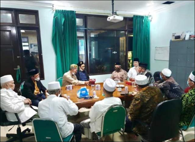 BERTEMU KIAI NU JATIM: UAS bertemu sejumlah kiai jajaran syuriyah dan tanfidziyah PWNU Jatim. | Foto: IG UAS