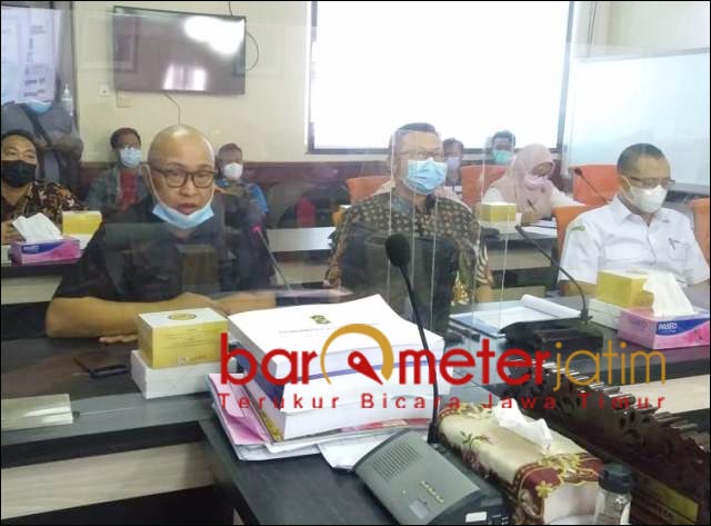 DENGAR PENDAPAT: Hearing Komisi B dengan PT Nampi Kawan Baru dan Dinas Perdagangan. | Foto: Barometerjatim.com/ANDRIAN