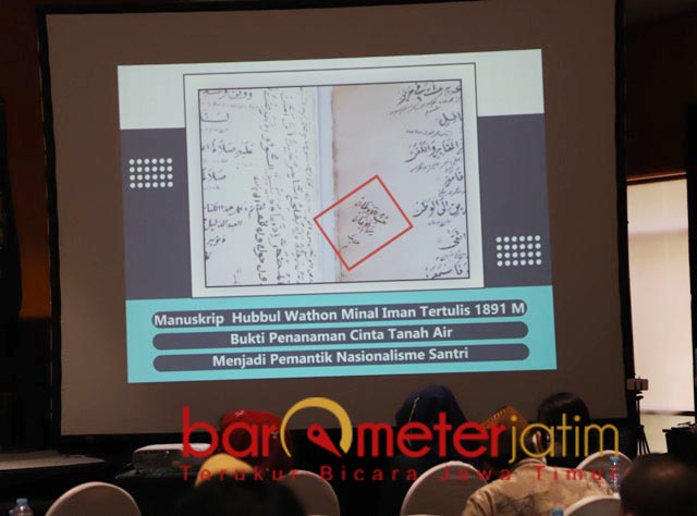 CINTA TANAH AIR: Manuskrip hubbul wathon minal iman yang tertulis pada 1891. | Foto: Barometerjatim.com/ROY HS