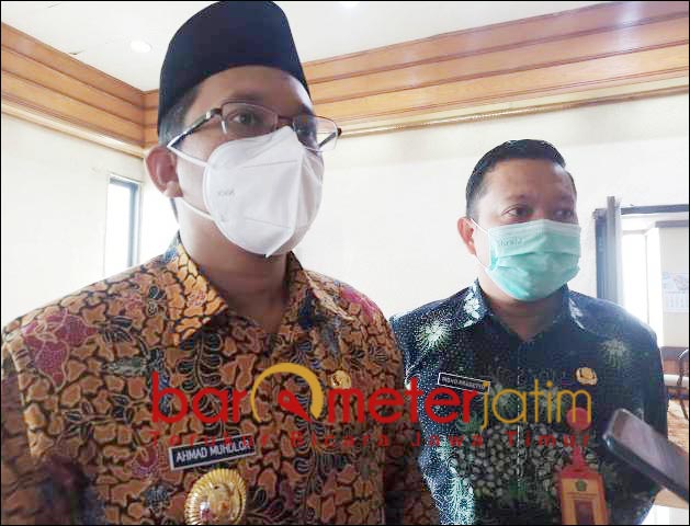 JANJI BETONISASI: Gus Muhdlor (kiri), janjikan jalan rusak di Sidoarjo teratasi pada bulan Mei. | Foto: Barometerjatim.com/ROY HS