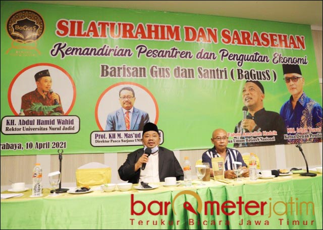 SARESEHAN: Baguss gelar saresehan terkait kemandirian pesantren dan penguatan ekonomi. | Foto: Barometerjatim.com/ROY HS