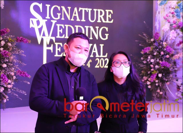 LEBIH KREATIF: Irwan Faizal dan Veni Laksono, pandemi membuat pelaku usaha wedding lebih kreatif. | Foto: Barometerjatim.com/ROY HS