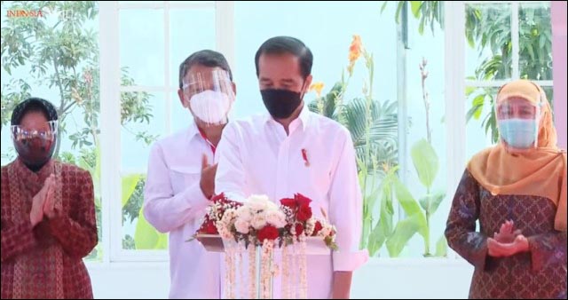 PERESMIAN PSEL: Risma dan Khofifah turut mendampingi Jokowi resmikan fasilitas PSEL Benowo. | Foto: IST