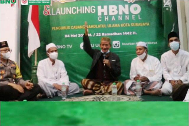 NUZULUL QUR'AN: Gus Ali saat mengisi tausiyah memperingati Nuzulul Qur'an di kantor PCNU Surabaya. | Foto: Barometerjatim.com/ROY HS