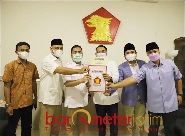 GENERASI PEMIMPIN: Awar Sadad (tiga dari kiri) dan pengurus inti DPD Partai Gerindra Jatim. | Foto: Barometerjatim.com/ROY HS