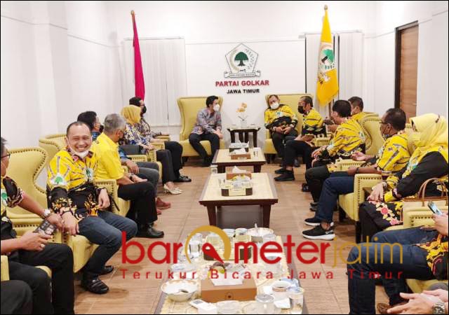 BICARA 2024?: Pengurus Demokrat Jatim bertamu ke Golkar Jatim. Mulai bahas Pilgub Jatim 2024?| Foto: Barometerjatim.com/ROY HS