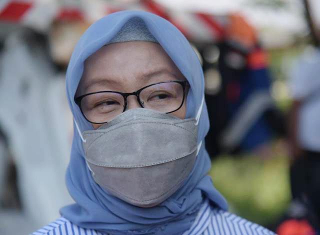 KOMITMEN SURABAYA: Febria Rachmanita, mulai pendataan vaksinasi bagi warga di atas 18 tahun. | Foto: Barometerjatim.com/ IST