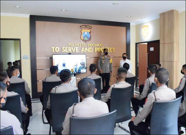 POLRESTA SIDOARJO: Bambang DH di Polresta Sidoarjo, cari solusi efektif bersama-sama tangai Corona. | Foto: Barometerjatim.com/IST