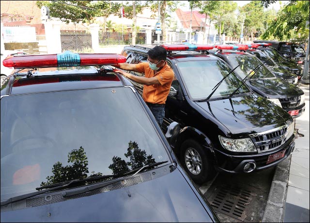MOBIL JENAZAH: 14 kendaraan dinas Pemkot Surabaya dari target 30 unit disulap jadi mobil jenazah. | Foto: Barometerjatim.com/IST