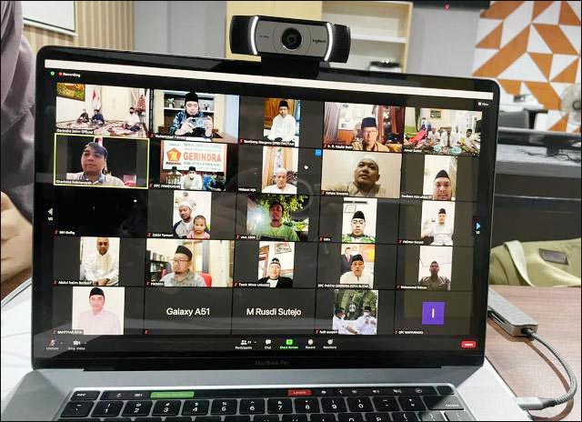 DOA UNTUK FIRDAUS: Pengurus Gerindra Jatim menggelar pembacaan yasin dan tahlil secara virtual untuk almarhum Firdaus. | Foto: IST