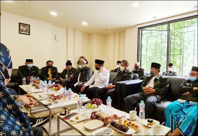 RUMAH BERSAMA: Pimpinan DPRD Surabaya diskusi dengan FKUB, jaga Kota Pahlawan sebagai rumah bersama. | Foto: Barometerjatim.com/IST