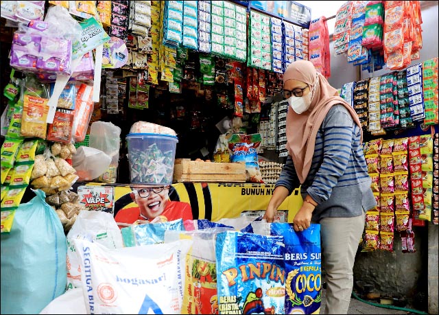 NYAMAN: Toko kelontong, tempat nyaman bagi warga Kota Surabaya dalam berbelanja. | Foto: Humas Pemkot Surabaya