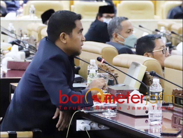 MENOLAK: Mathur Husyairi, Fraksi KBN menolak menyetujui Raperda P-APBD Jatim 2021 menjadi Perda. | Foto: Barometerjatim.com/ROY HS