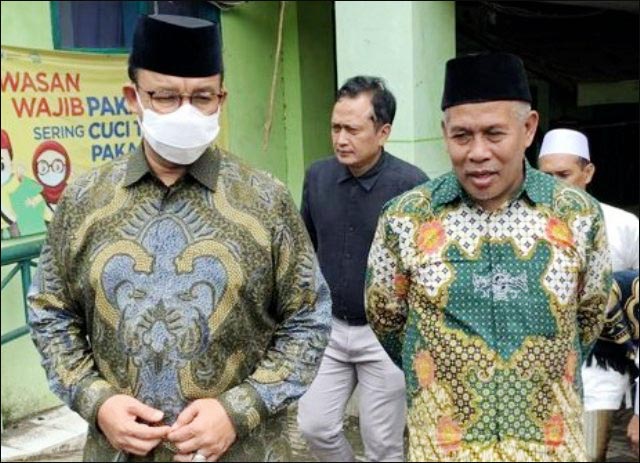 SILATURAHMI: Anies Baswedan saat silaturahmi ke Ketua PWNU Jatim, KH Marzuki Mustamar di Ponpes Sabilurrrosyad. | Foto: IST