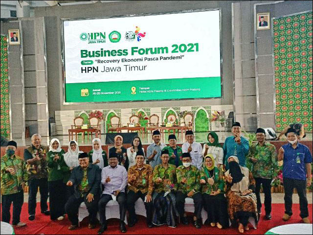 PENGUSAHA NAHDLIYIN: Anwar Sadad bersama pengusaha Nahdliyin usai acara business forum di Unisma Malang. | Foto: Barometerjatim.com/IST