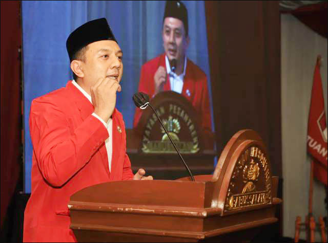 DUA SISI MATA UANG: Deni Wicaksono, kaum santri-nasionalis dua sisi mata uang yang tak terpisahkan. | Foto: Barometerjatim.com/IST