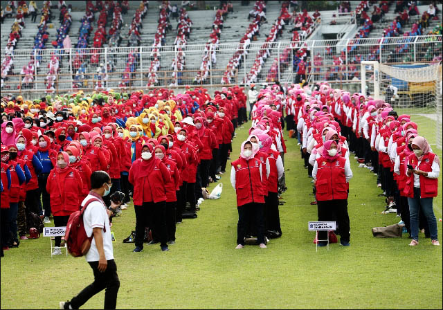 PERAN PENTING: Kader kesehatan, perannya sangat penting menjaga Surabaya tetap sehat. | Foto: Barometerjatim.com/IST