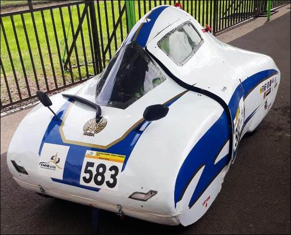 BIKIN BANGGA : Mobil Garnesa Racing Team (RC), prestasinya membawa harum nama Universitas Surabaya. | Foto: Barometerjatim.com/IST