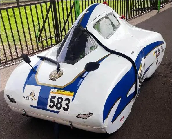 BIKIN BANGGA : Mobil Garnesa Racing Team (RC), prestasinya membawa harum nama Universitas Surabaya. | Foto: Barometerjatim.com/IST