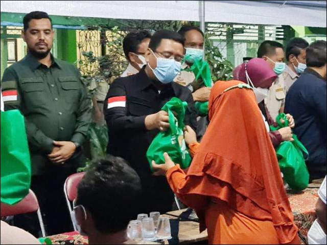 KEMBALI JENGUK PENGUNGSI: Anwar Sadad, kembali mengunjungi pengungsi korban erupsi Gunung Semeru di Lumajang. | Foto: IST